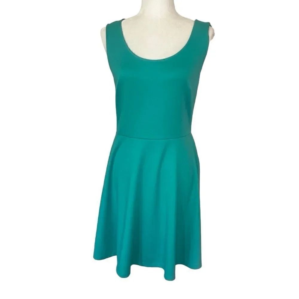 The Limited Green Sleeveless Dress. Size Small. Great Condition!!
